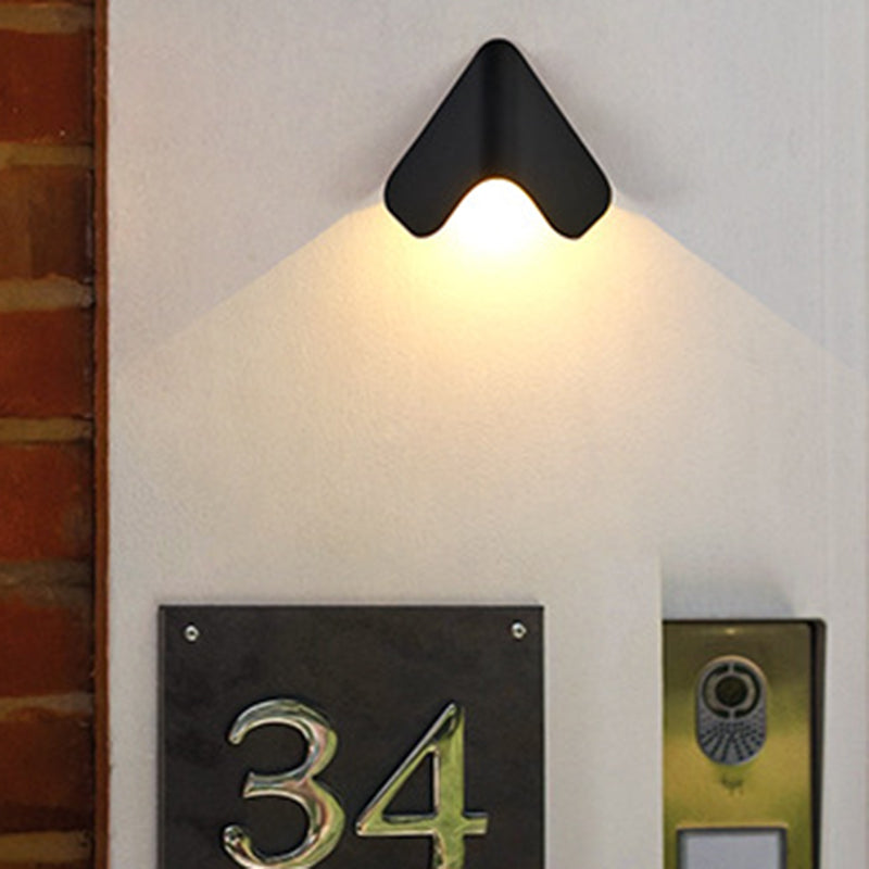 Arrowhead Shaped Waterproof LED Wall Sconce Modern Simplicity Thicken Aluminum Outdoor Wall Mount Lamp