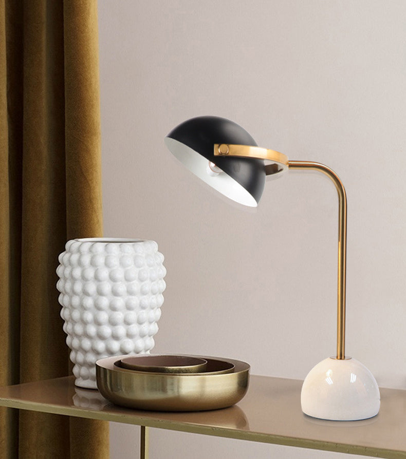 Lampe de table de pliage lampe de nuit noire en métal de métal à 1 lumière avec une teinte dôme réglable