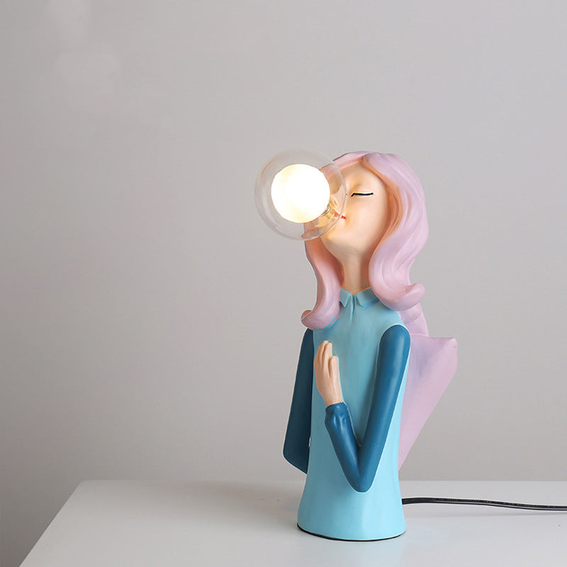 Table de statue de fille en résine Créative Lumière de nuit moderne à 1 lampe avec teinte en verre à balle