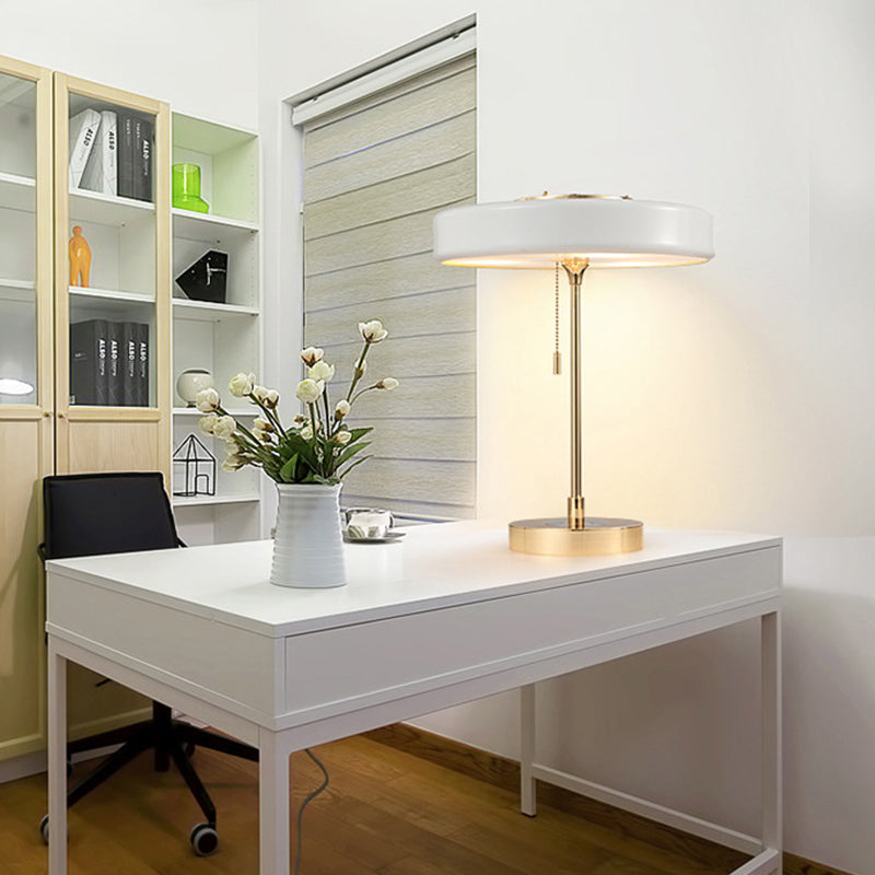 Table ronde postmoderne Lumière Métal Livrée LED Table table de chevet avec interrupteur de chaîne