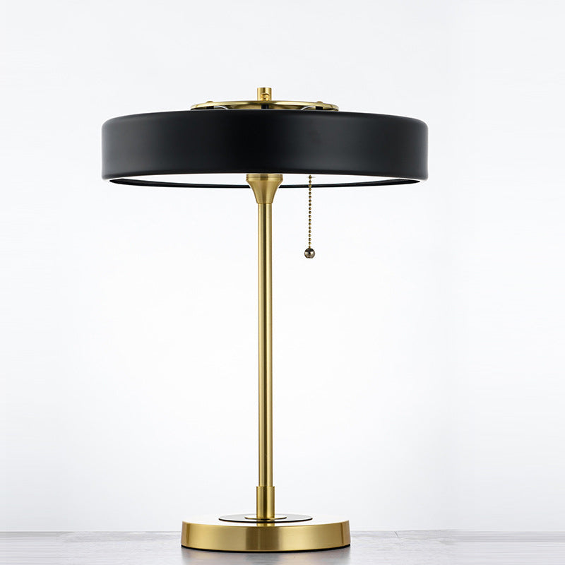 Table ronde postmoderne Lumière Métal Livrée LED Table table de chevet avec interrupteur de chaîne