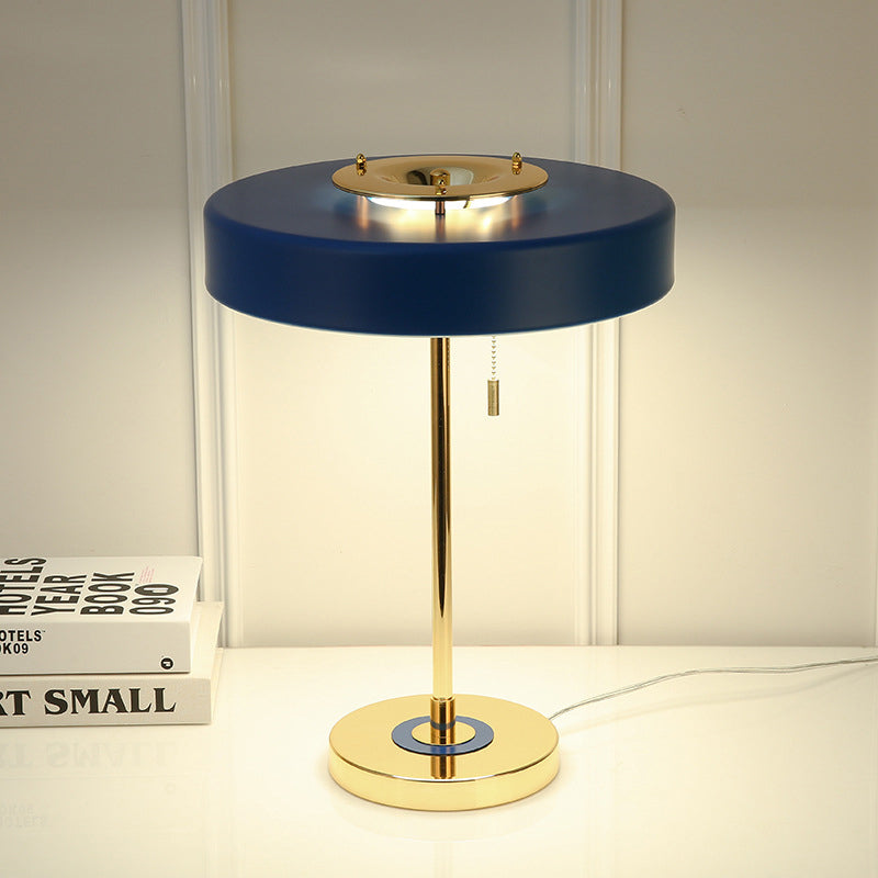 Table ronde postmoderne Lumière Métal Livrée LED Table table de chevet avec interrupteur de chaîne