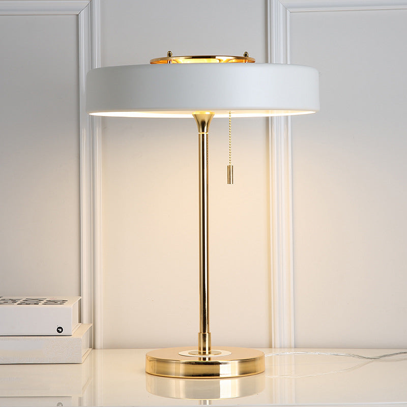 Table ronde postmoderne Lumière Métal Livrée LED Table table de chevet avec interrupteur de chaîne