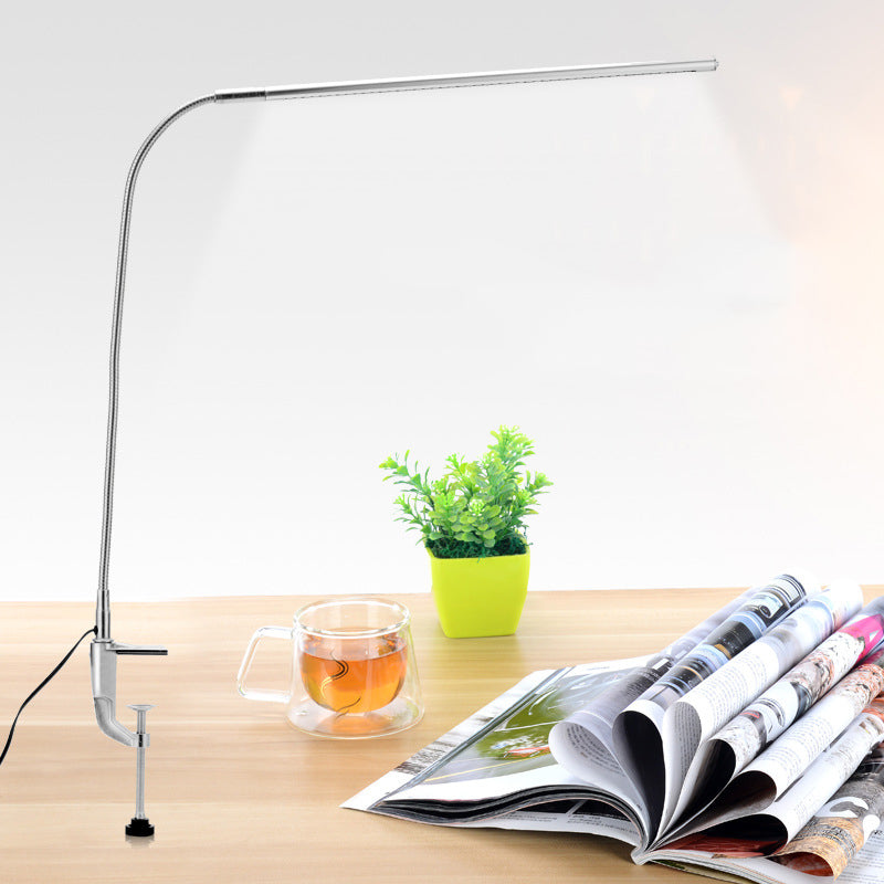 Lámpara de tarea de metal lineal ajustable Luz de escritorio de plata moderna con abrazadera para la sala de estudio