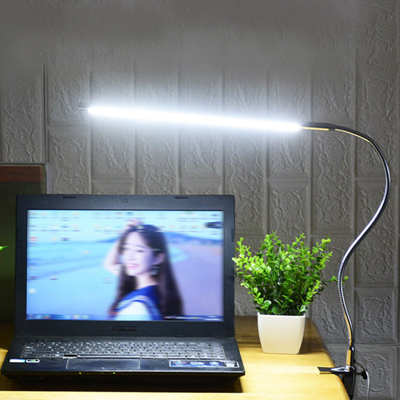 Lámpara de tarea de metal lineal ajustable Luz de escritorio de plata moderna con abrazadera para la sala de estudio