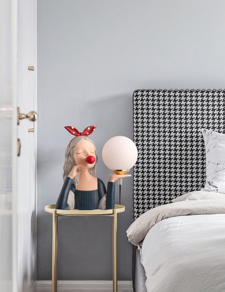 Lampe de table en verre sphérique artistique moderne 1 Bulb Lumière avec une statue de fille