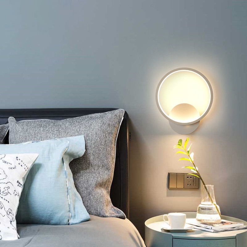 Weiße geometrische LED -Wandlampe in der modernen Einfachheit schmiedeeisere Wandleuchten mit Acrylschatten