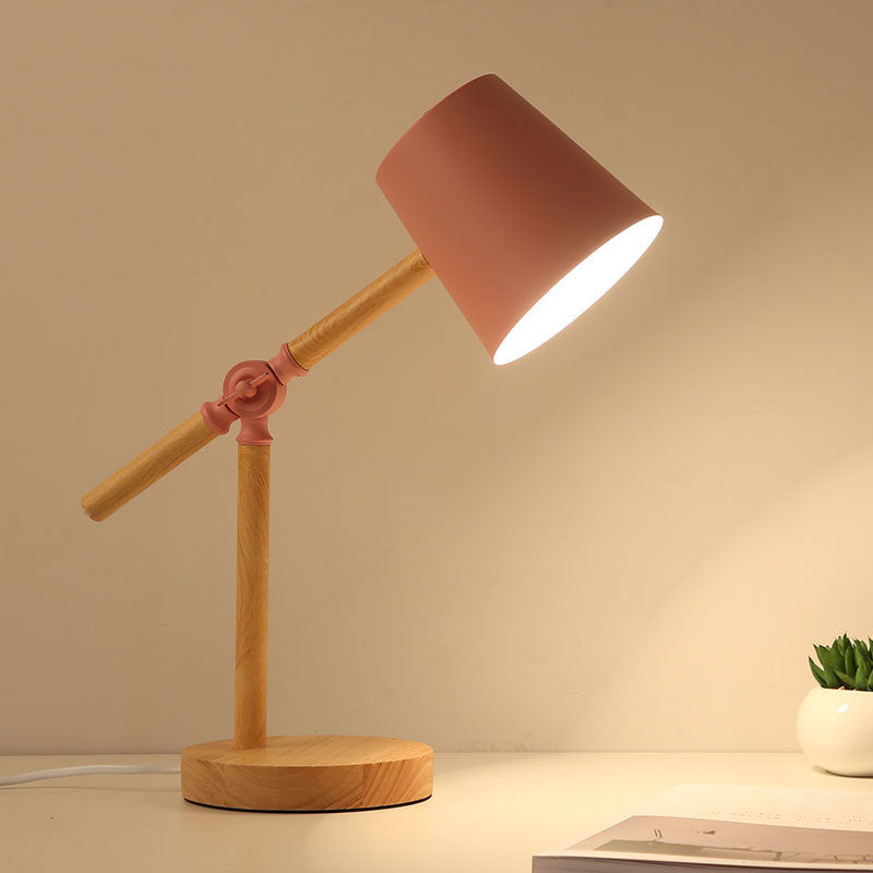 Lampada da tavolo con braccio oscillante in legno Macaron Lampada da lettura a 1 luce con paralume affusolato in metallo