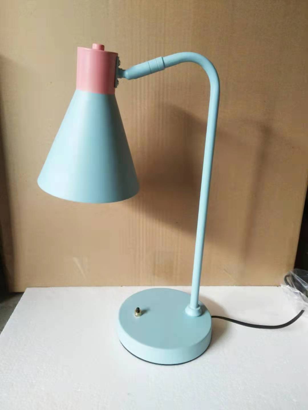 Macinoso de tono de cono giratoria de metal Luz Macaron 1 Cabeza de color azul claro y rosa Luz de estudio