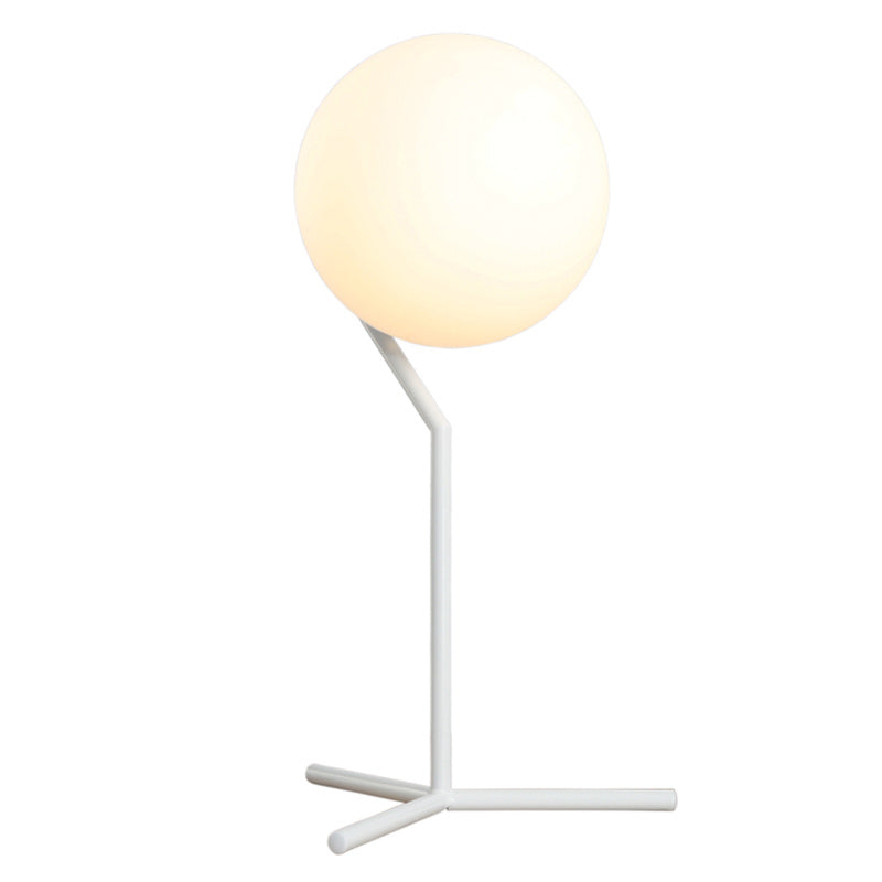 Moderne statief tafelverlichting metaal 1-licht slaapkamer nachtlampje met bal witte glazen schaduw