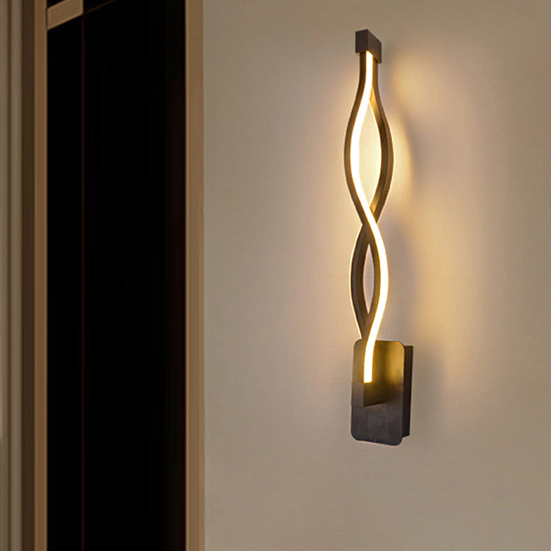 Amplia de pared lineal de LED negro en la lámpara de pared de hierro forjado de estilo conciso moderno con sombra de silicona