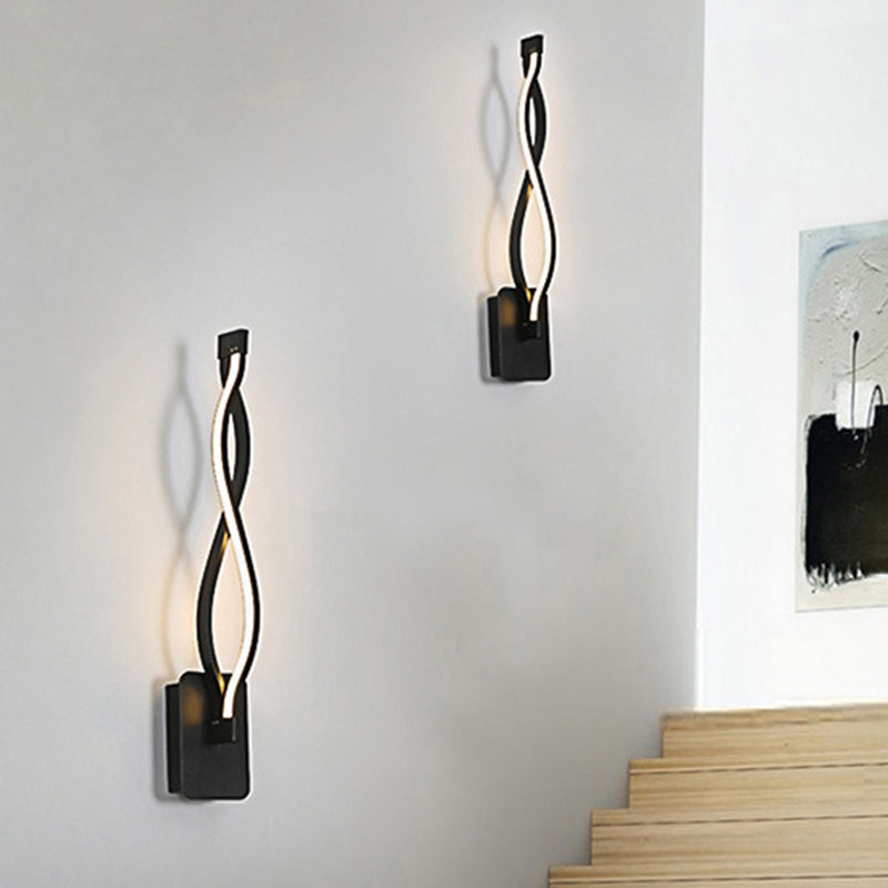 Amplia de pared lineal de LED negro en la lámpara de pared de hierro forjado de estilo conciso moderno con sombra de silicona