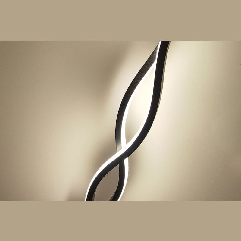 Amplia de pared lineal de LED negro en la lámpara de pared de hierro forjado de estilo conciso moderno con sombra de silicona