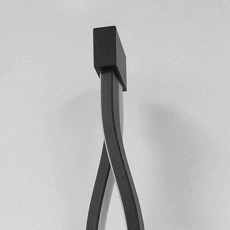 Amplia de pared lineal de LED negro en la lámpara de pared de hierro forjado de estilo conciso moderno con sombra de silicona