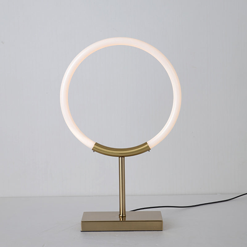 Acryl Halo -ringtafellamp Minimalistisch messing vergulde LED Night Stand Light voor slaapkamer