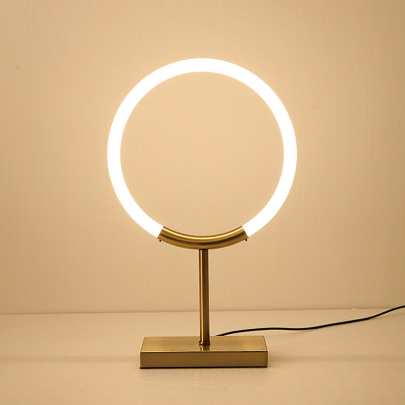 Acryl Halo -ringtafellamp Minimalistisch messing vergulde LED Night Stand Light voor slaapkamer