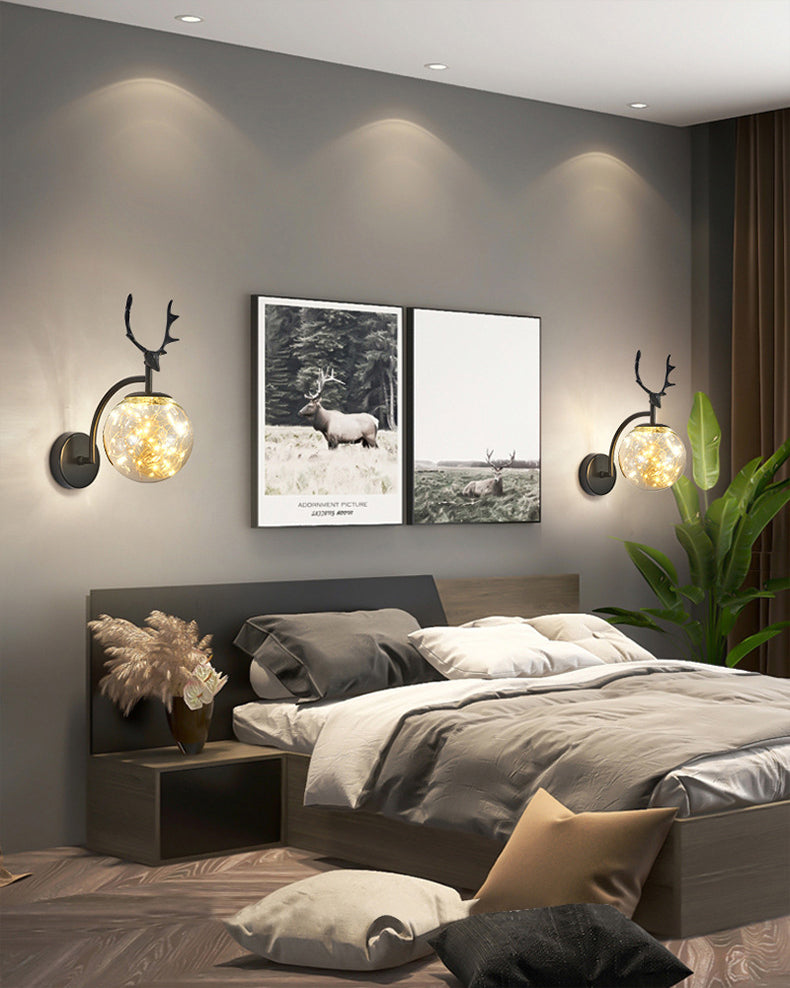 Glass Globe LED Wall Lamp in Modern Fashionable Wrought Iron Wall Sconce with Antler Decoration