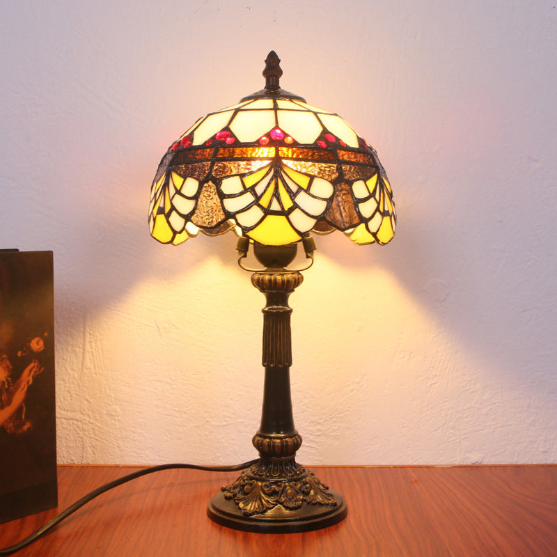 Table Dome Light 1-Bulb Verre en vitrail Tiffany Tix Tablette de chevet avec motif de coquille en marron
