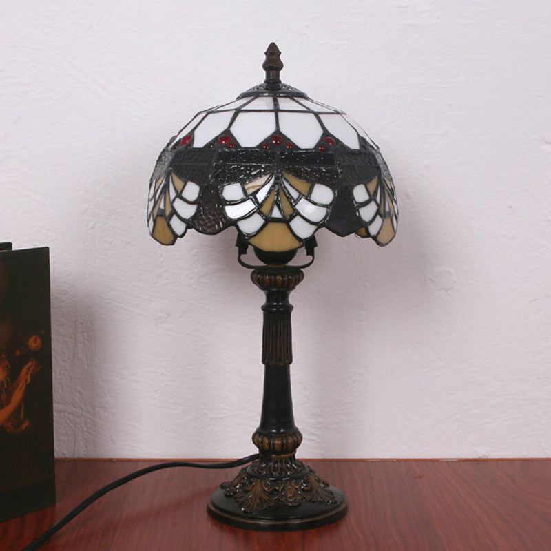 Table Dome Light 1-Bulb Verre en vitrail Tiffany Tix Tablette de chevet avec motif de coquille en marron