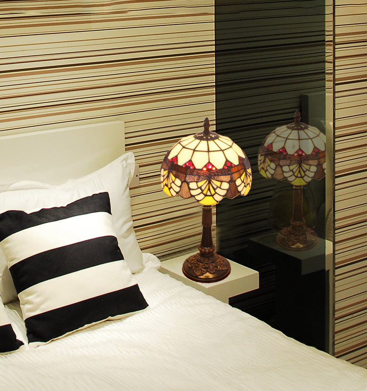 Table Dome Light 1-Bulb Verre en vitrail Tiffany Tix Tablette de chevet avec motif de coquille en marron