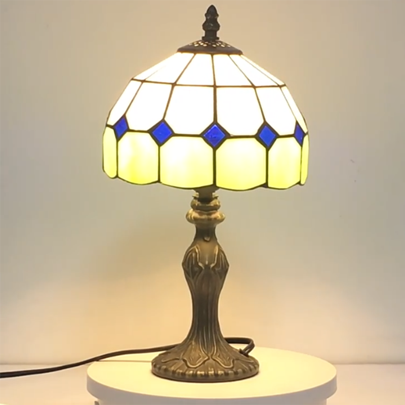 Umbrella Shaped Stained Glass Nightstand Lamp Vintage 1-Bulb Table Light for Living Room