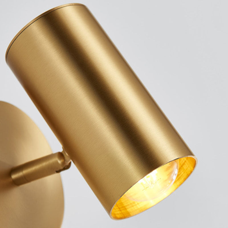 Lampada montata a parete in metallo regolabile contemporaneo per camera da letto