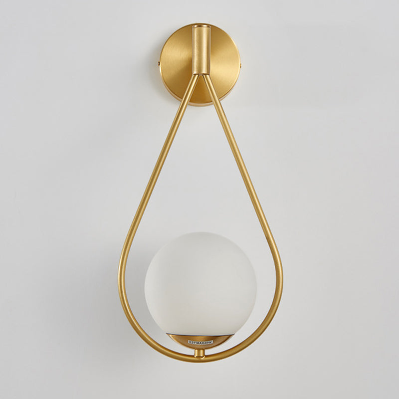 Nordische Wandbeleuchtung GOLD GOLD TREARDROP WALL Leuchtenbeleuchtung mit Glasschatten