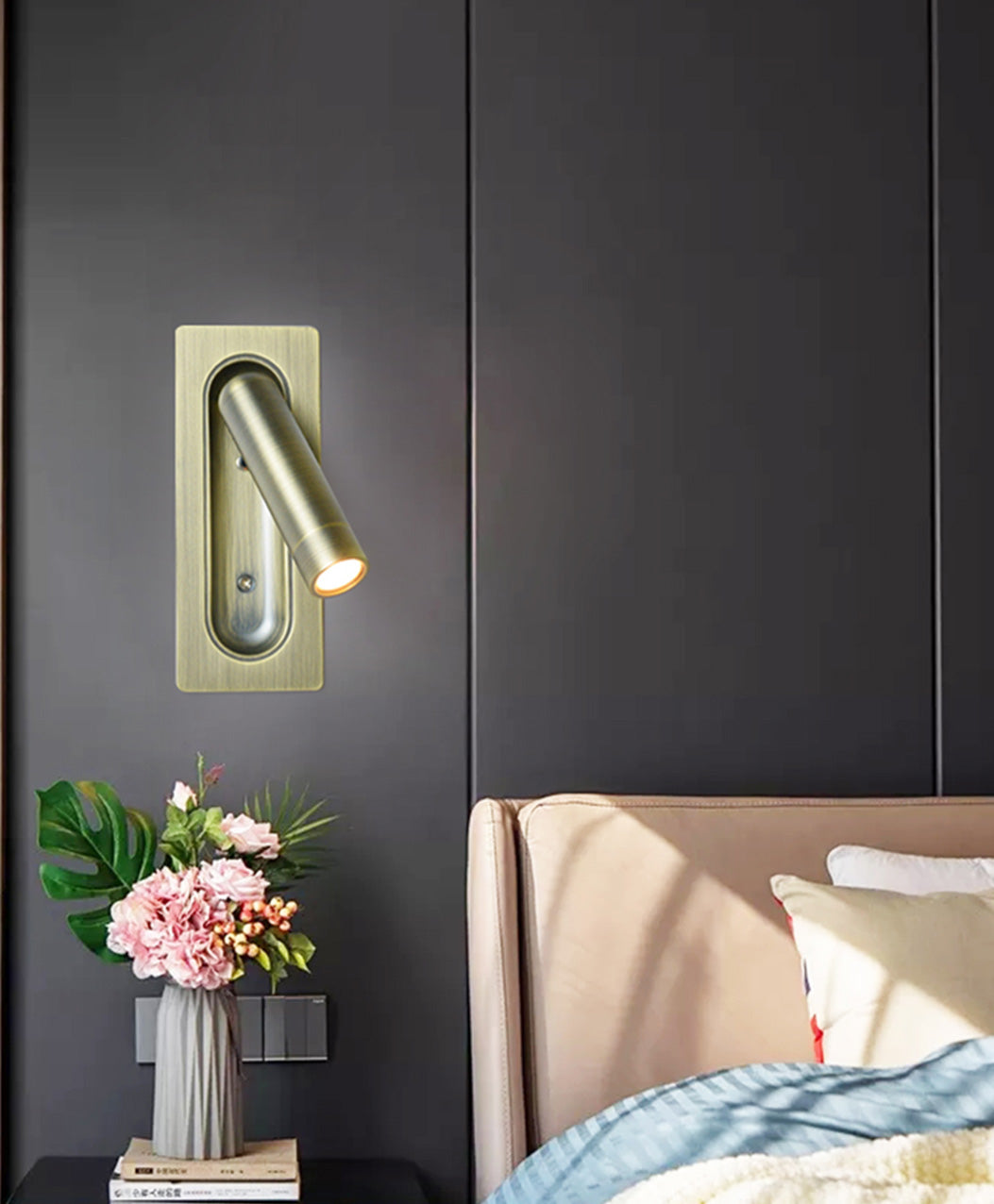 Modern Aluminum Wall Mount Lamp Bedroom Wall Lighting Fixture with 1 Spotlight