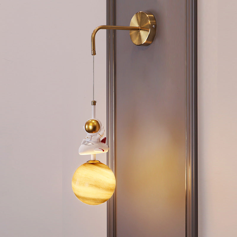 1-Light Bedroom Resin Wall Lighting Contemporary Globe Sconce Light in Gold