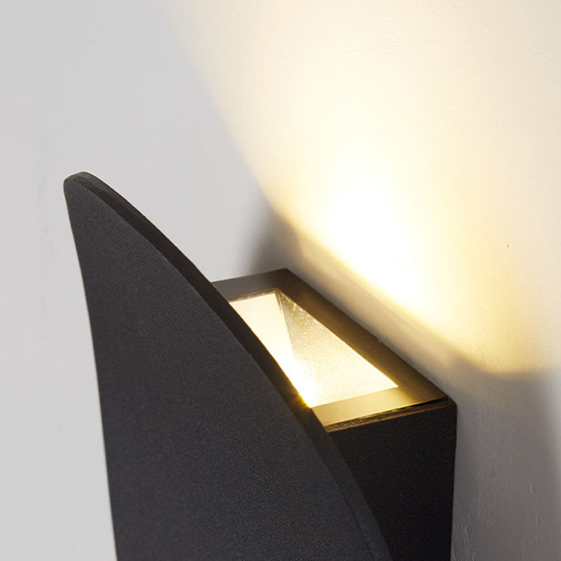 Luz de la pared curva Malimalista LED de metal LED al aire libre Luz de luz montada en la pared