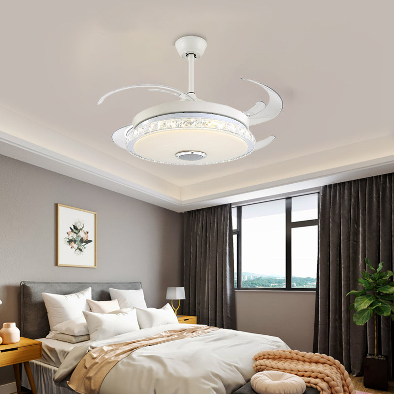 Éventail de plafond LED minimaliste