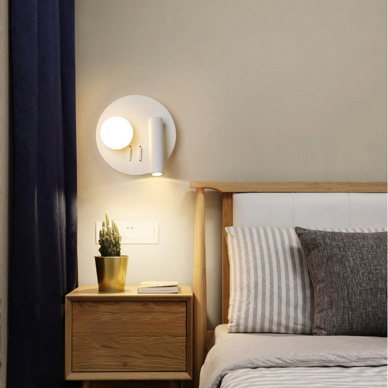 Moderna semplicità lettura da parete luce metallica da parete per un letto