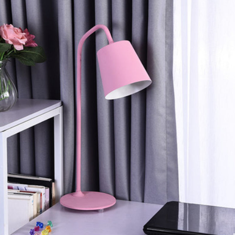 Lampe de table à coucher en vélo de col en métal 1 ampoule de style macaron Lumière de nuit avec une teinte effilée