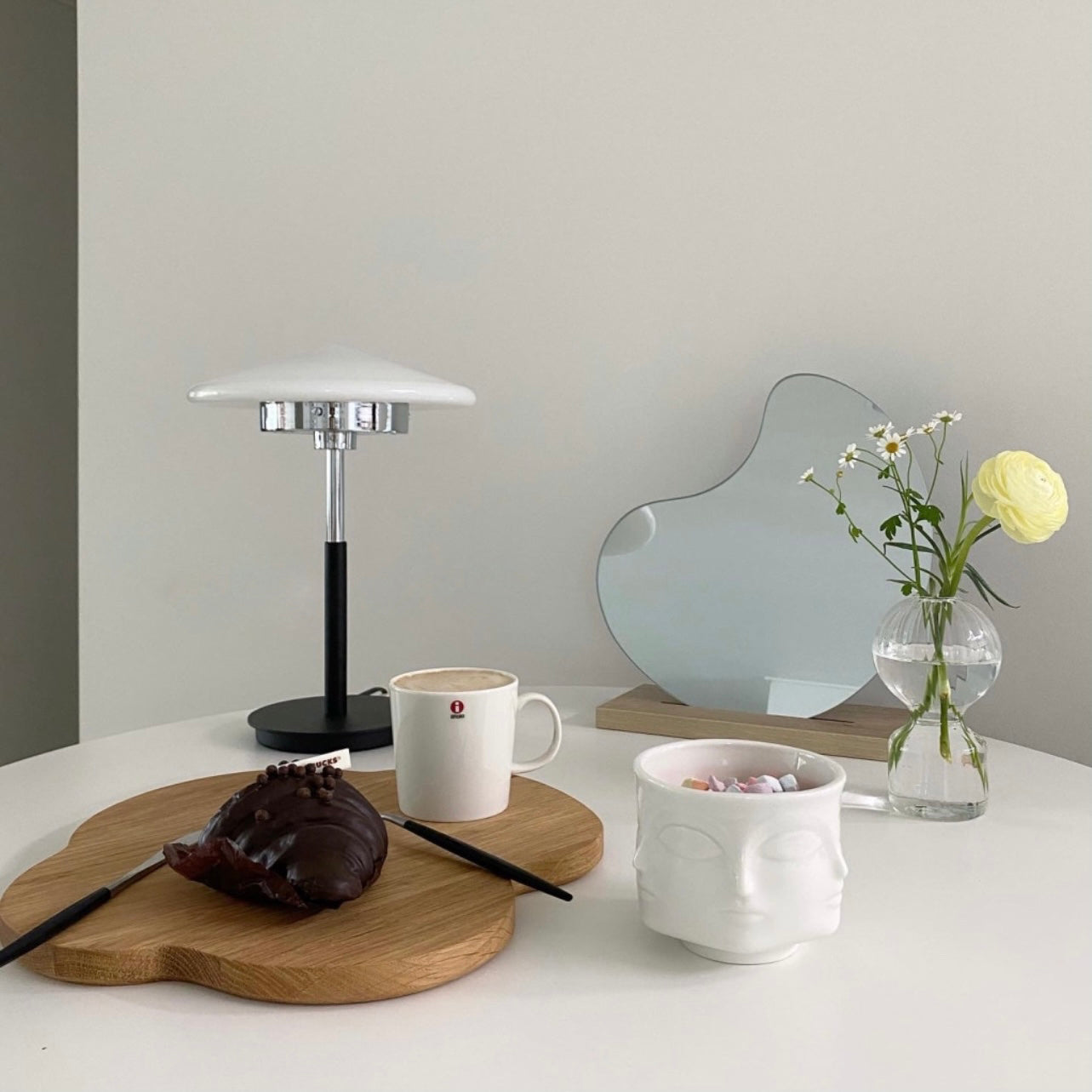 Lampe de chevet de nuit conique en verre blanc