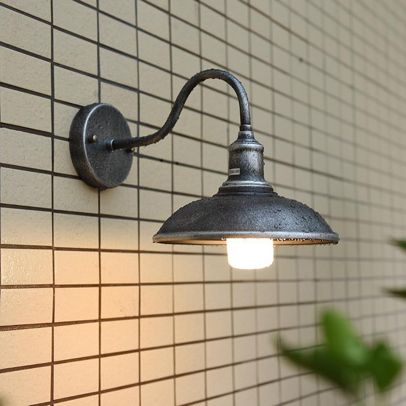 Industrielle Retro -Wandleuchte Schmiedeeisen -Scheunenwandlampe für Außenräume