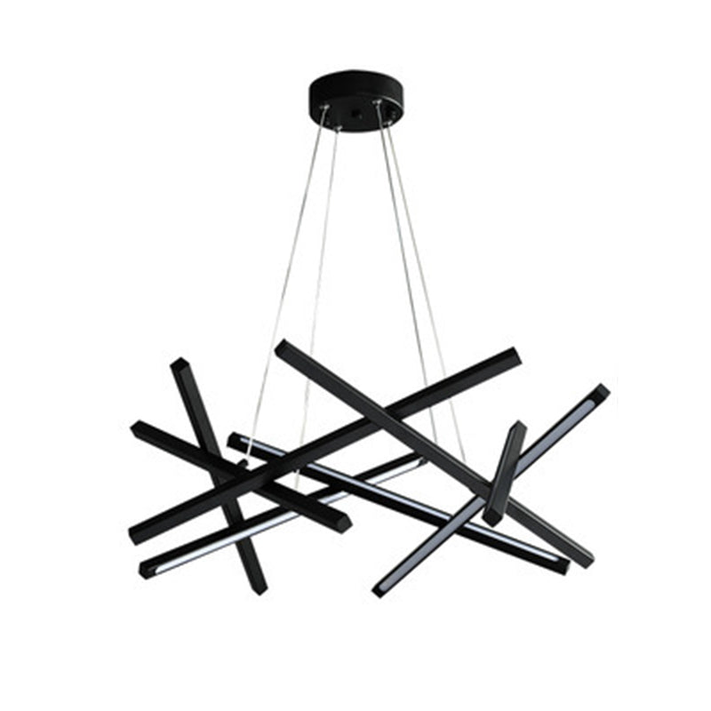 Luminaires suspendus contemporains en métal.