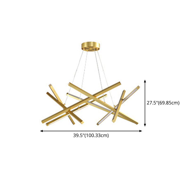 Luminaires suspendus contemporains en métal.