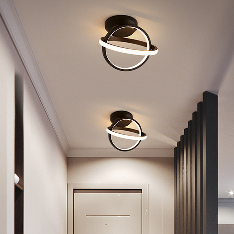 Plafoniera a LED lineare a 2 luci in un moderno e semplice apparecchio da soffitto in alluminio con paralume in silicone