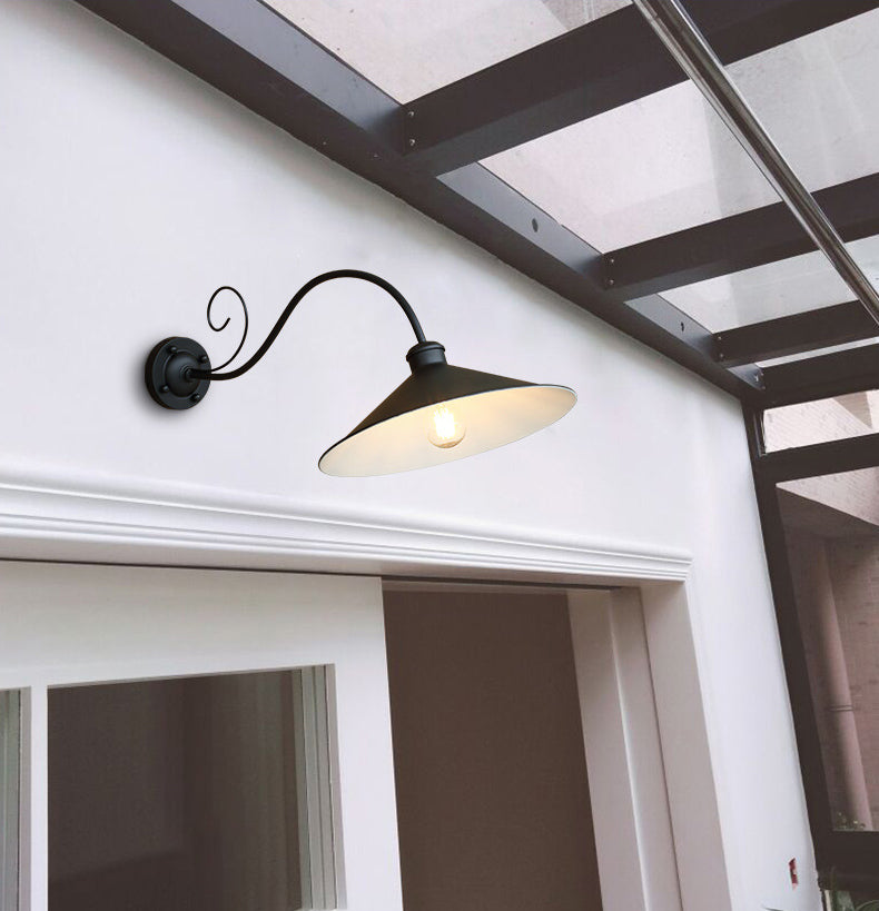 Industrielle Vintage -Wandleuchte -Leuchten im Freien mit Schmiedeeiseisen -Wand montiertes Licht