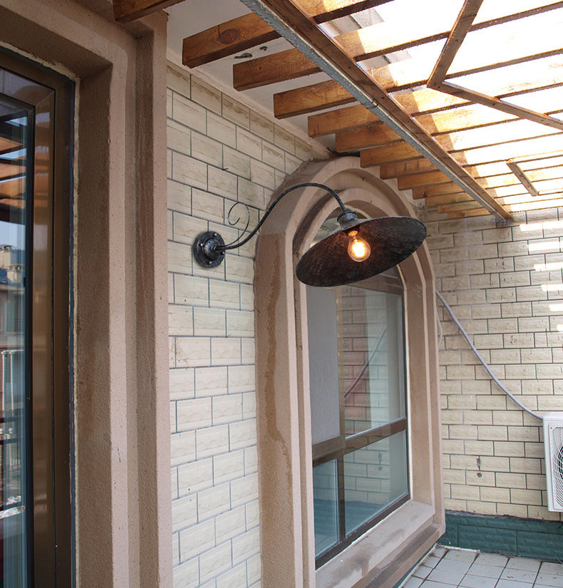 Industrielle Vintage -Wandleuchte -Leuchten im Freien mit Schmiedeeiseisen -Wand montiertes Licht