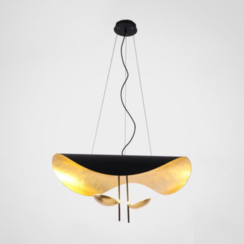 Modern Creative Creative LED Light Light Iron Ithing Hanging Lampada con tonalità in foglio d'oro