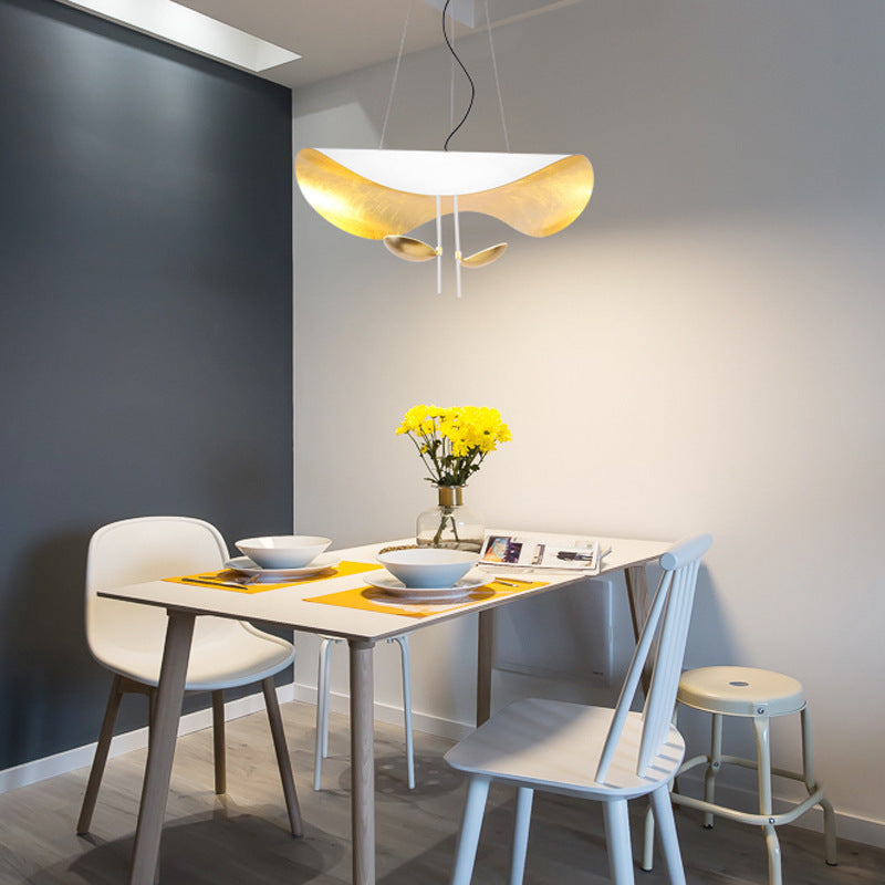 Modern Creative Creative LED Light Light Iron Ithing Hanging Lampada con tonalità in foglio d'oro