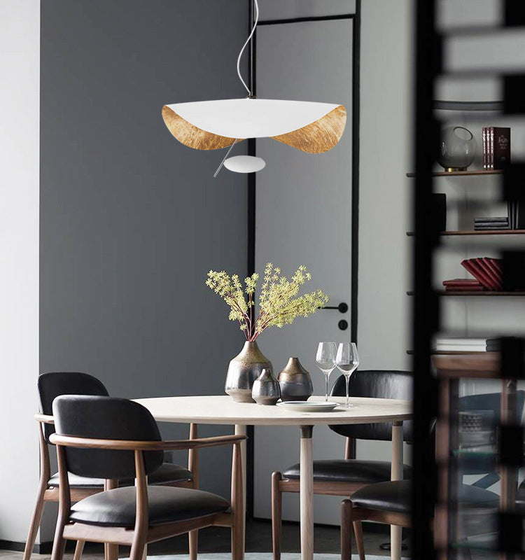 Modern Creative Creative LED Light Light Iron Ithing Hanging Lampada con tonalità in foglio d'oro