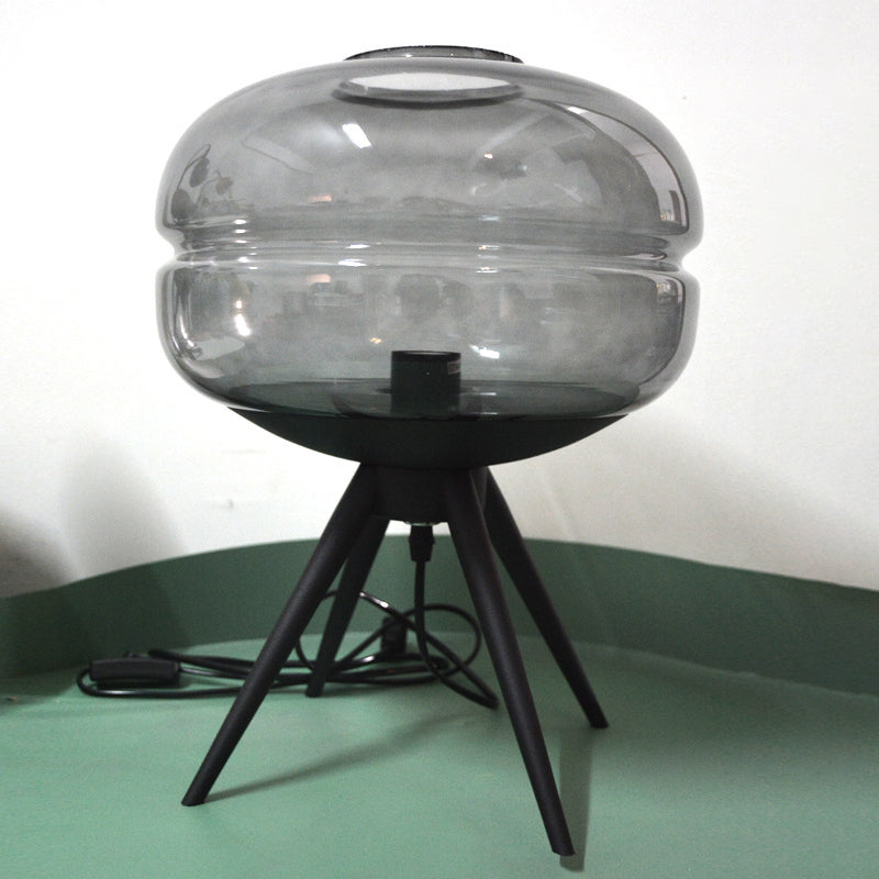 Postmoderne UFO-förmige Glas Tischlampe Single-Bulb-Nachttischlicht mit Quadpod