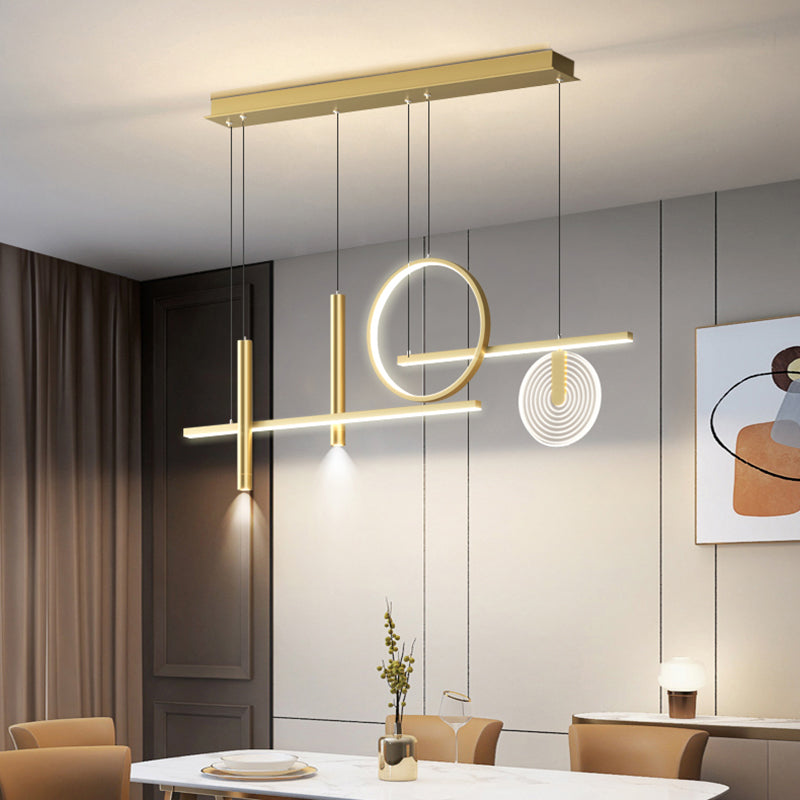 Impostazione dell'illuminazione del lampadario ombreggiato in metallo per la sala da pranzo