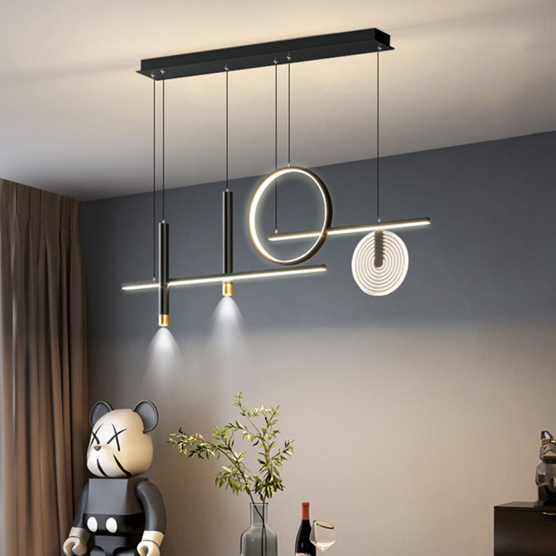 Impostazione dell'illuminazione del lampadario ombreggiato in metallo per la sala da pranzo