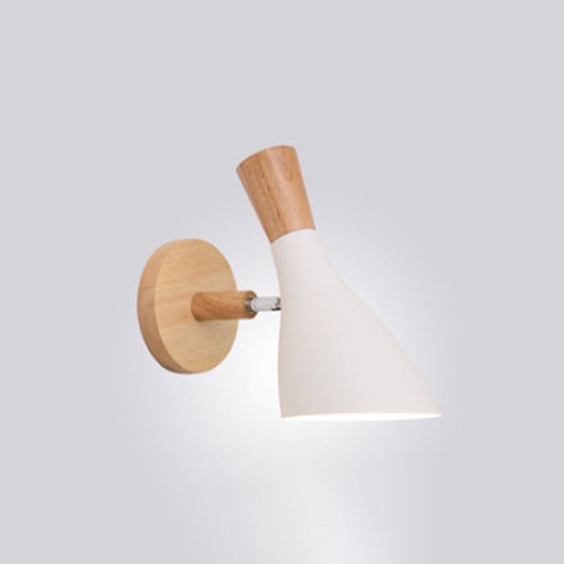 Luz de pared individual geométrica de macarrón en una lámpara de pared de madera de simplicidad moderna con sombra de hierro forjado