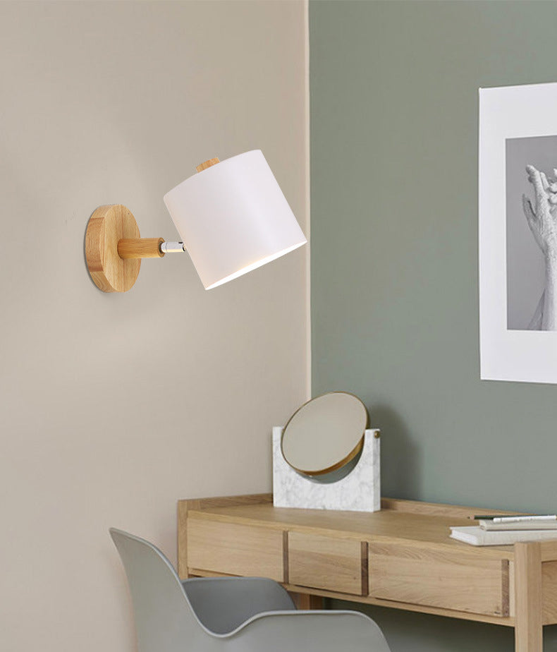 Luz de pared individual geométrica de macarrón en una lámpara de pared de madera de simplicidad moderna con sombra de hierro forjado