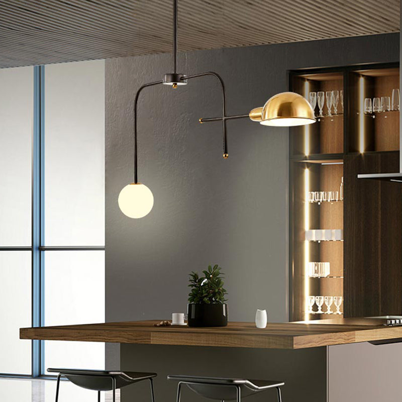 Lampadino a sospensione armato di metallo moderno 2/4 lampadine a soffitto nero e oro.