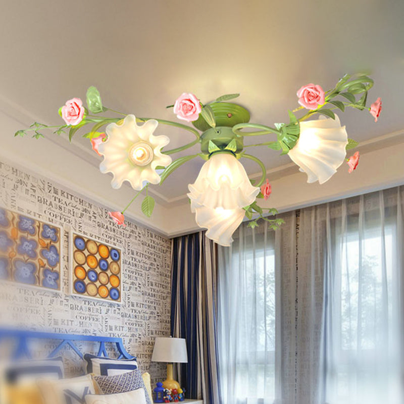 Lámpara de montaje de techo de flores tradicional 4 bulbos ópalos de vidrio ópal